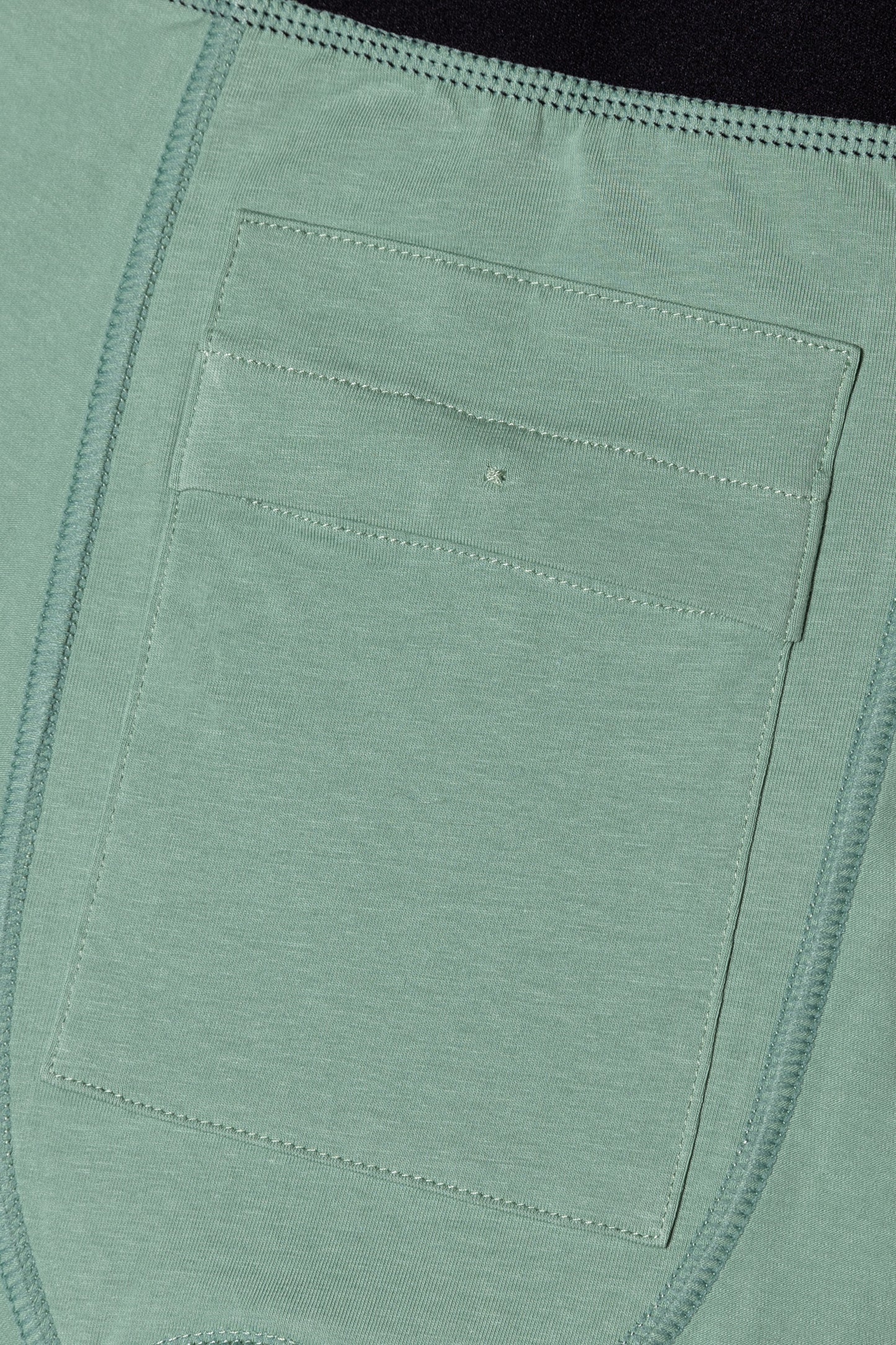 Close-up of discreet inside pocket in the green packing boxers