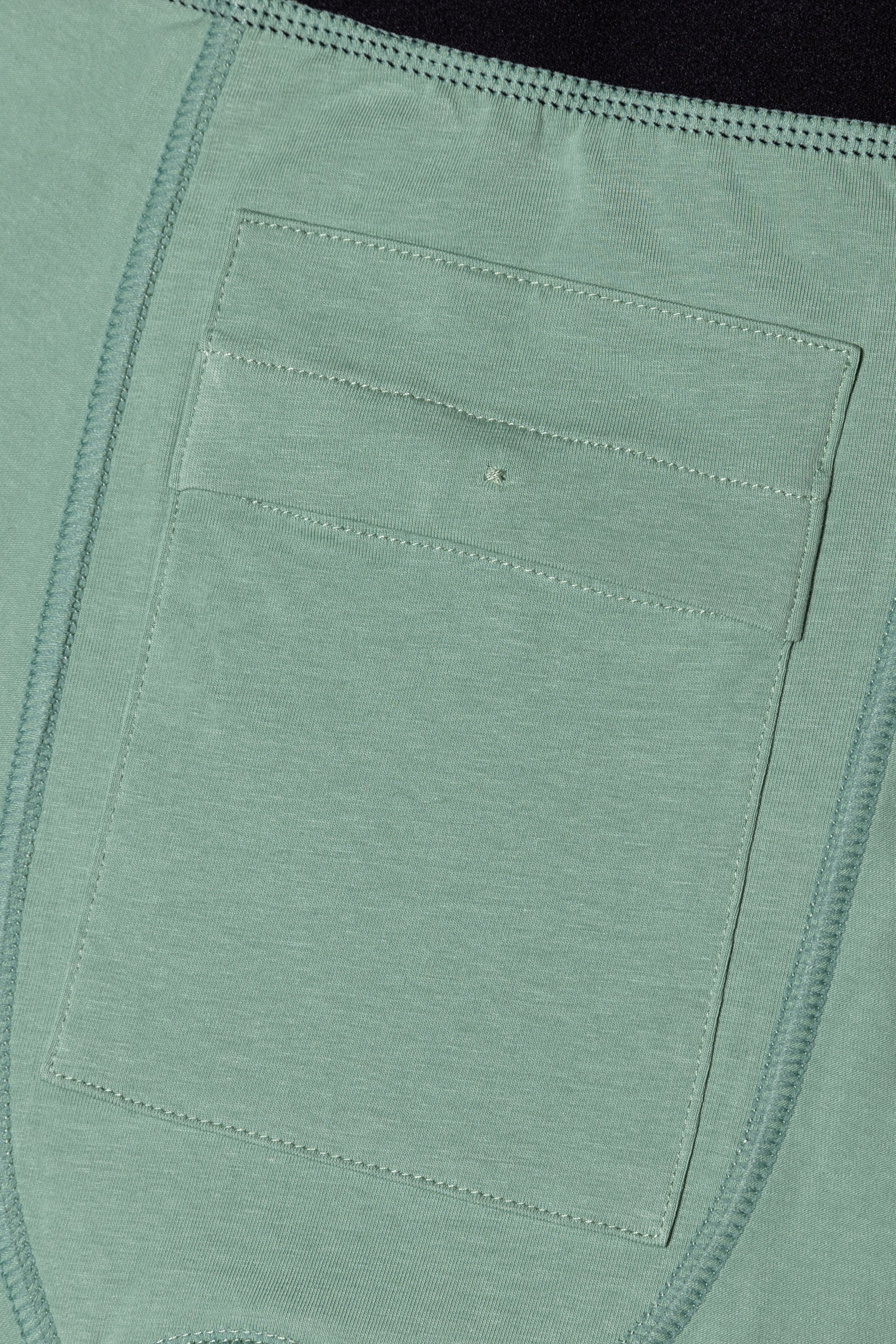Close-up of discreet inside pocket in the green packing boxers